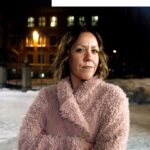 Omslag av boken Vi fattigfolk av av Anna-Sabina Soggiu på Forlaget Manifest