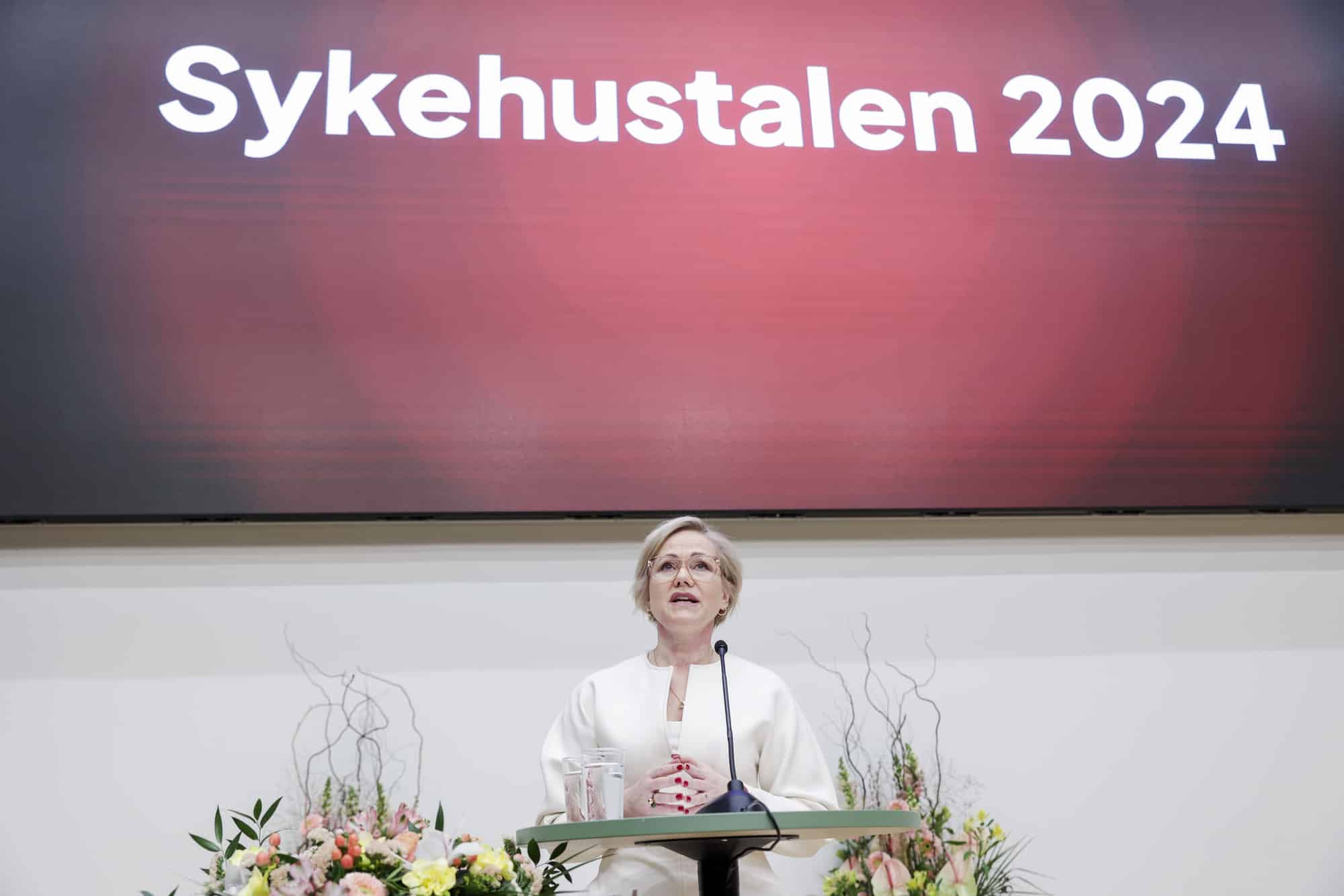 Helseminister Kjerkol holder sykehustalen 2024
