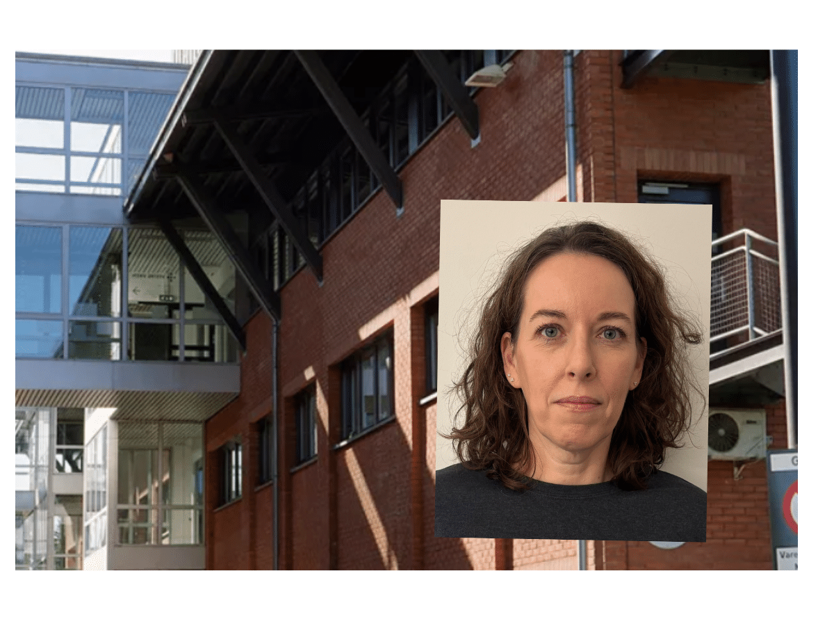 Kvinnelig erfaringsspesialist og sykehusbygningen