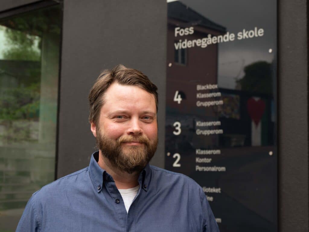 Lektor Buxrud utenfor Foss vgs i Oslo