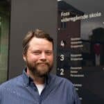 Lektor Buxrud utenfor Foss vgs i Oslo